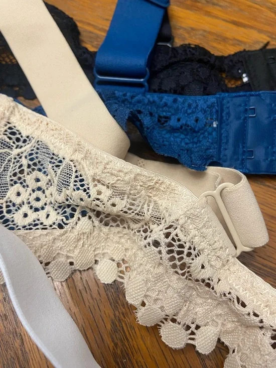 Lace Push-Up Bra Set in White, Cream, Navy, and Black - Picture 8 of 9